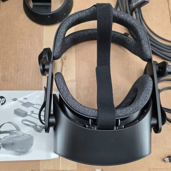 HP Reverb G2 VR Mixed Reality Headset With/ One Controller & Cables - Picture 6 of 16